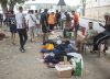 De la ropa de Adam al pan de Hamza, el zoco de subsistencia del Trampolín: «Sacan la ropa de los contenedores del centro»