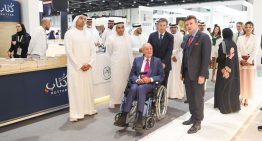 El Rey Juan Carlos I presenta en Abu Dabi la traducción al árabe de sus memorias
