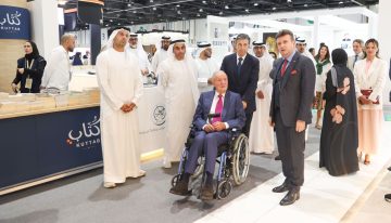 El Rey Juan Carlos I presenta en Abu Dabi la traducción al árabe de sus memorias