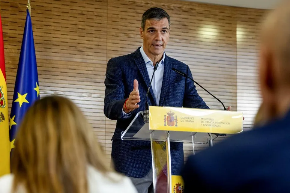 Sánchez busca el apoyo de las familias de clase media anunciando un tercer decreto contra las universidades privadas: más presencialidad y mejores condiciones para los docentes