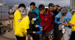 Fracaso en el intento de desalojo de las playas del Trampolín y Benítez, que siguen superpobladas: «Han salido de la nada»