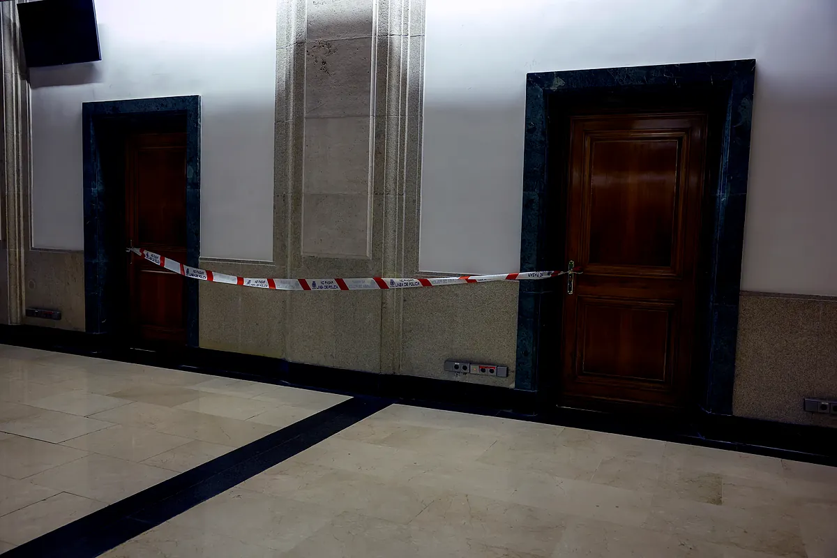 Tres baños clausurados en el Congreso por un «accidente» con el bote de gas pimienta de una diputada del PP