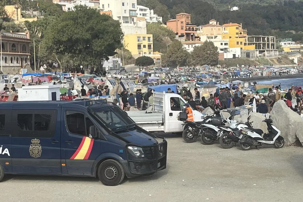 Un juez expulsa de España a tres inmigrantes por coaccionar a una menor en Ceuta