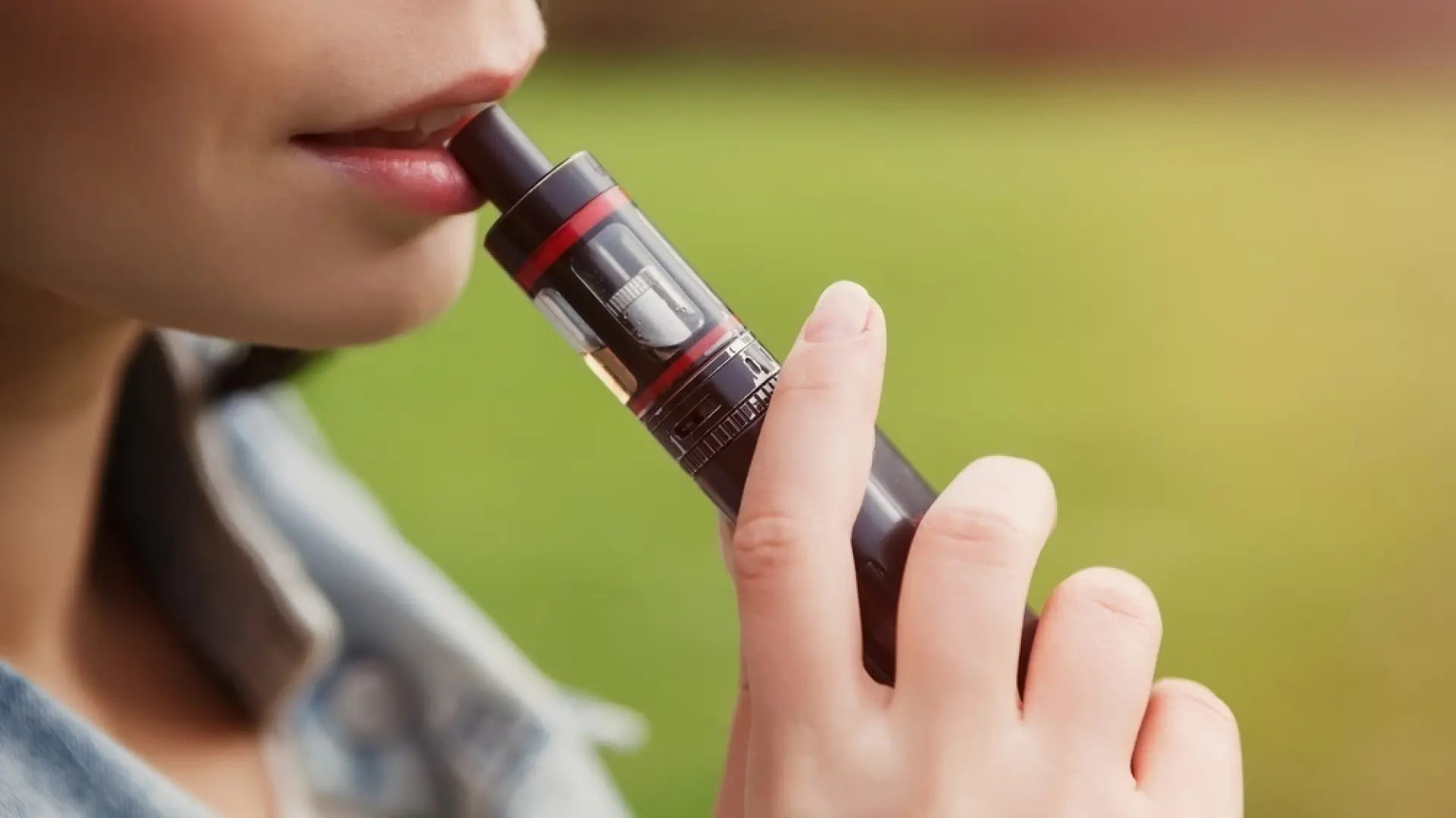 El acceso de los menores al vapeo reabre el debate sobre la regulación de su venta en España