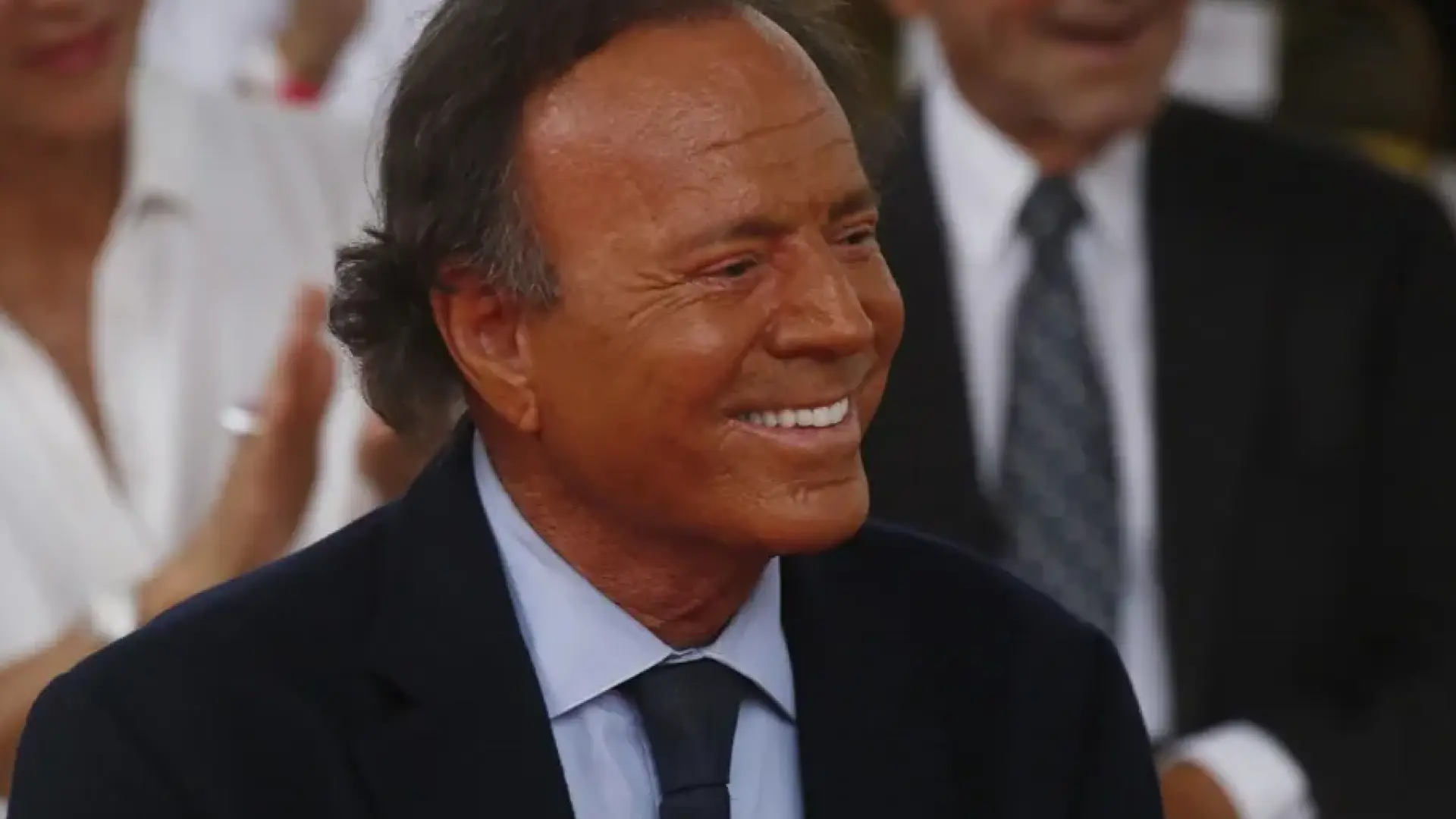 Las extrabajadoras de Julio Iglesias presentan en España una querella contra él por «acoso y agresiones sexuales»