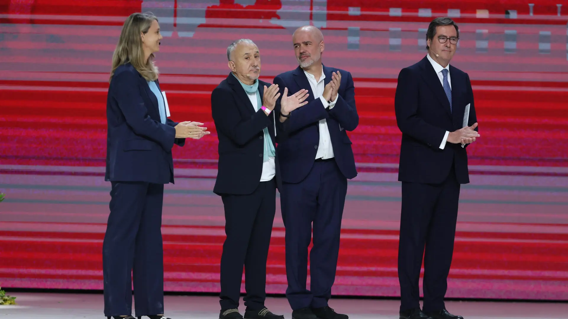 Sindicatos y patronal se unen frente a la ley de 'lobbies', que obliga a registrar sus contactos con altos cargos públicos