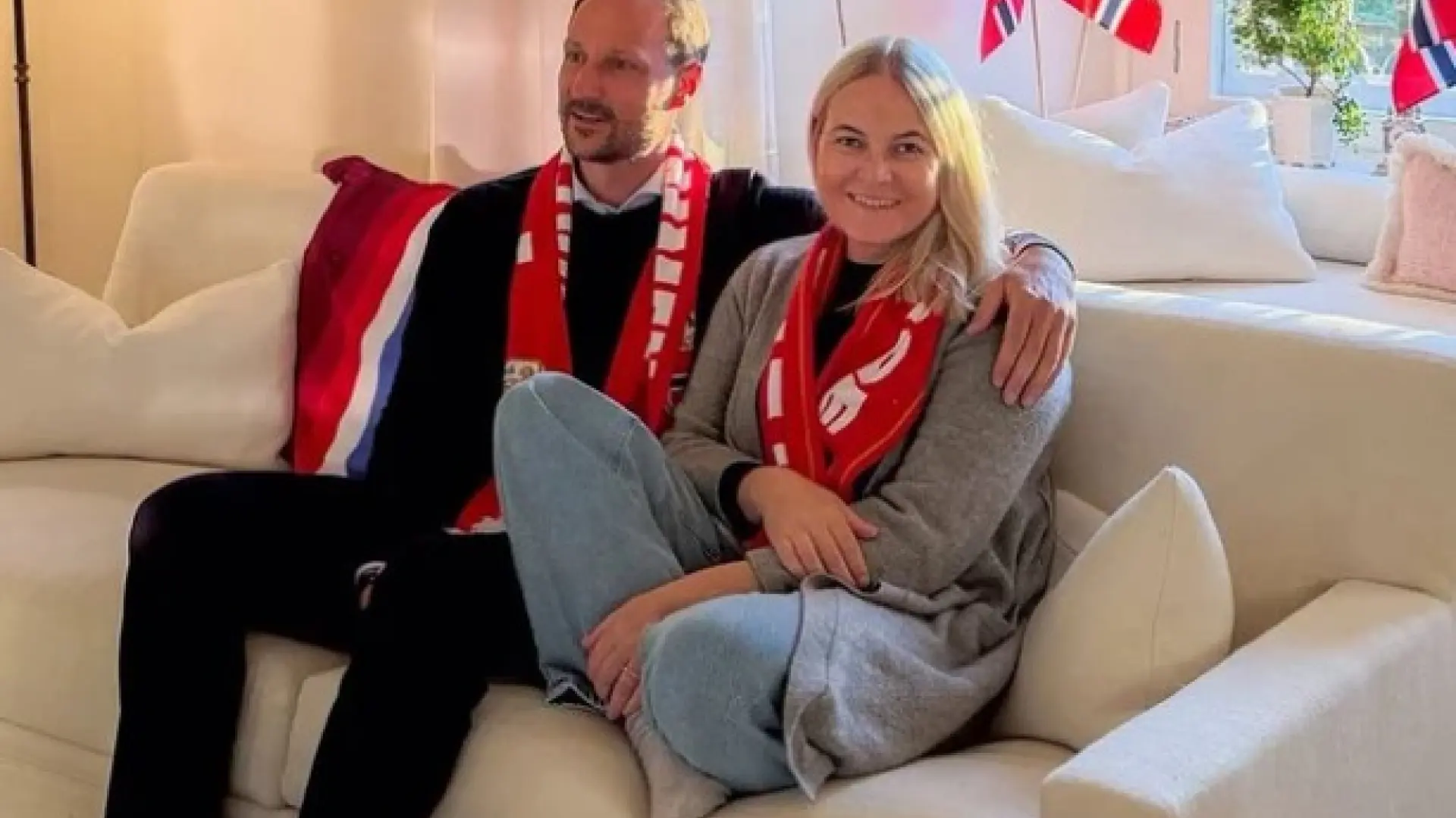 El rey Haakon, pillado haciendo la compra en un supermercado 'low cost'