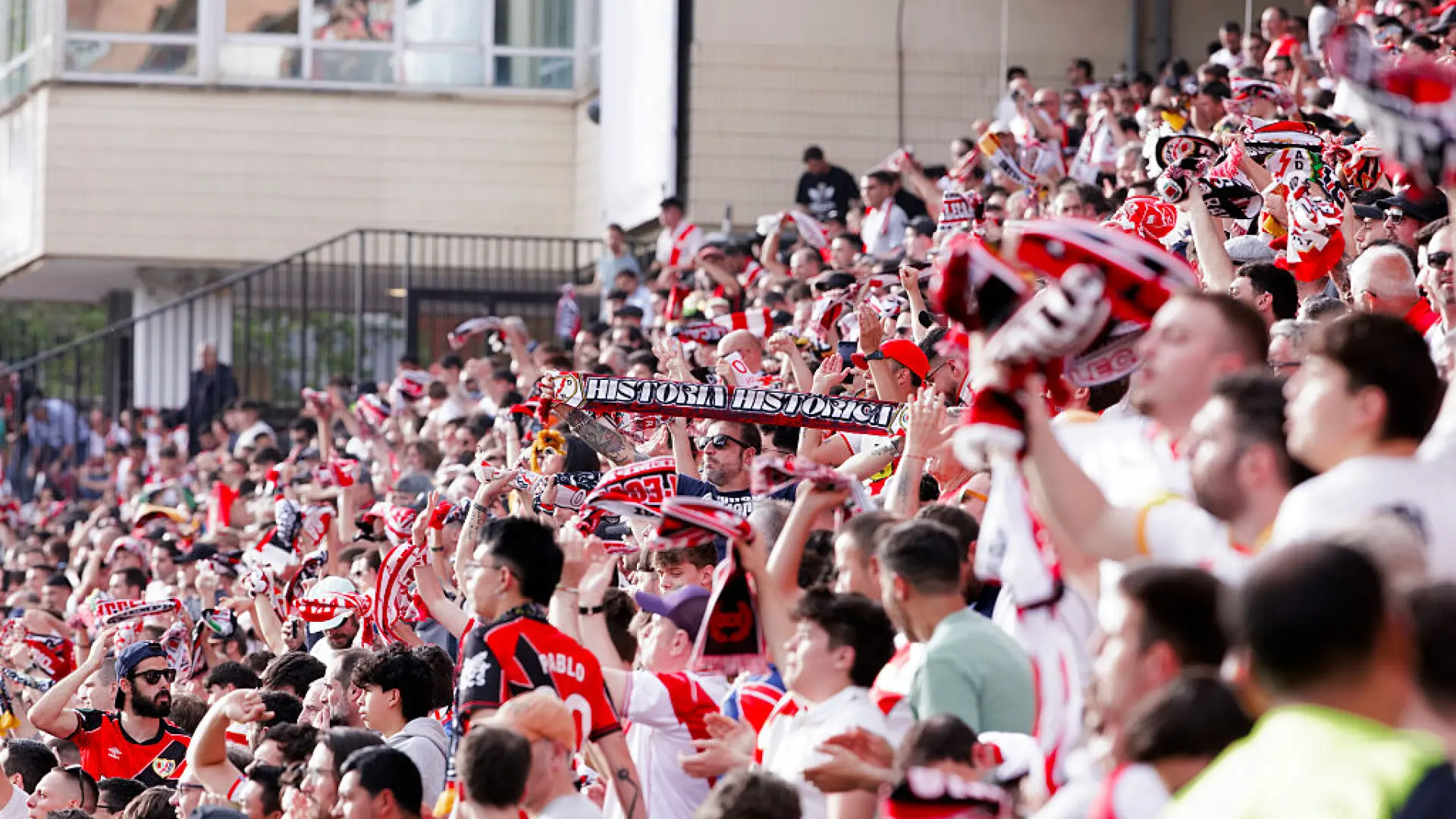 El Rayo Vallecano volverá a su estadio: la Comunidad de Madrid levanta la suspensión