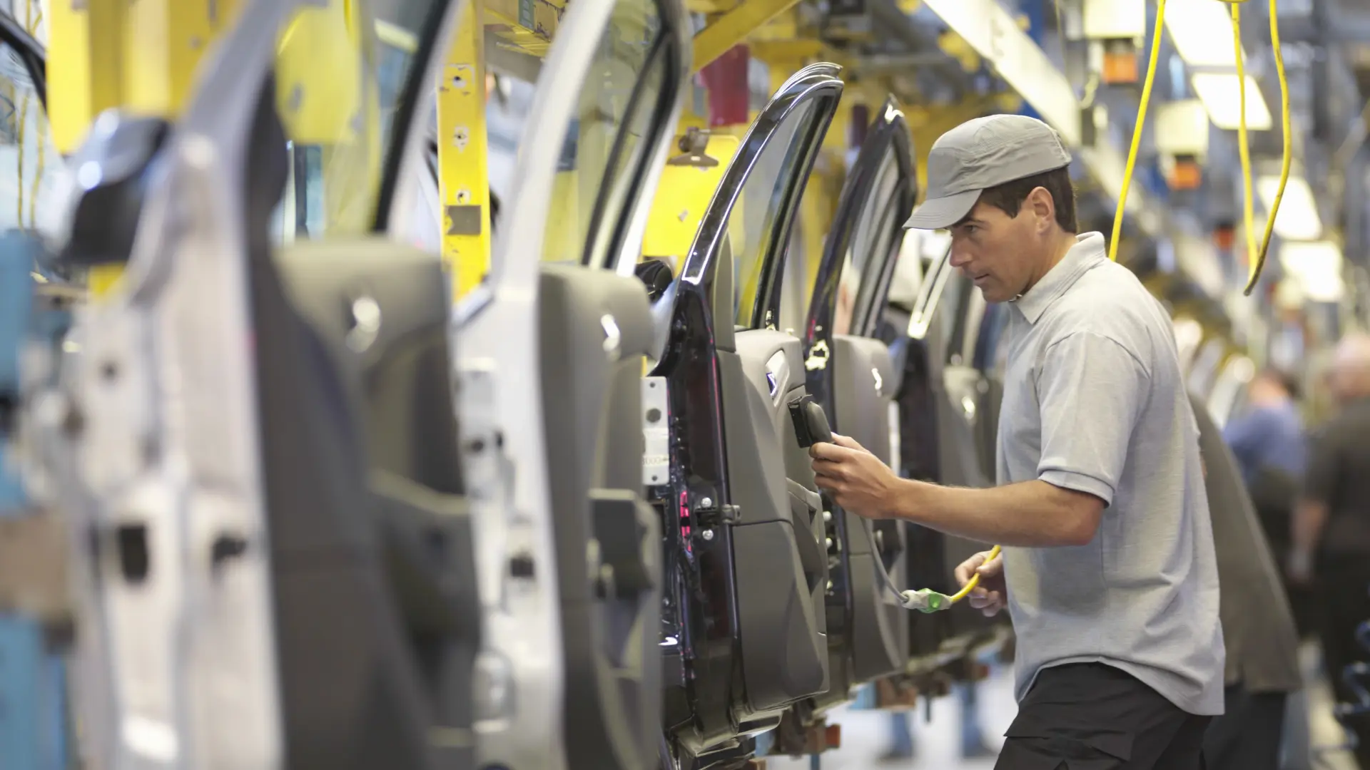 Las matriculaciones de coches marcan máximos desde la pandemia gracias al tirón de las marcas chinas