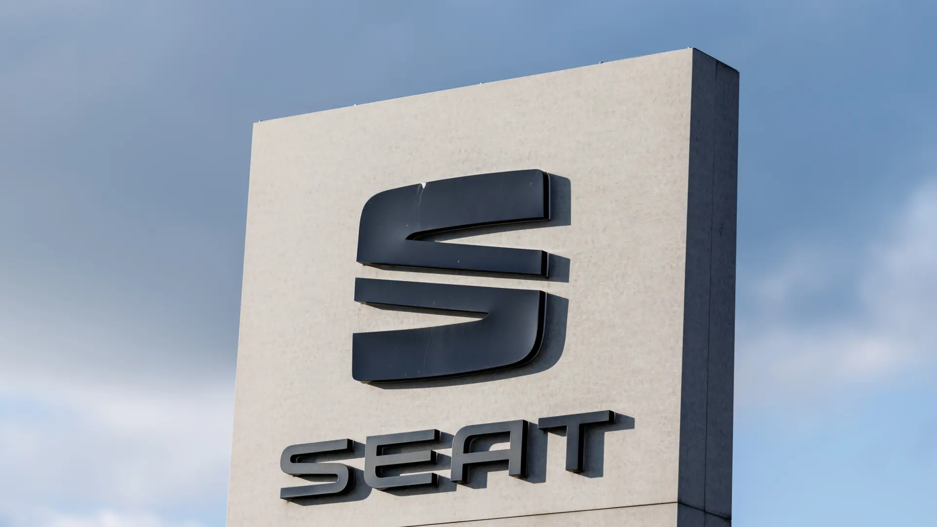 La batalla por la 'S': Seat bloquea la marca de una firma emergente de la Motor Valley italiana