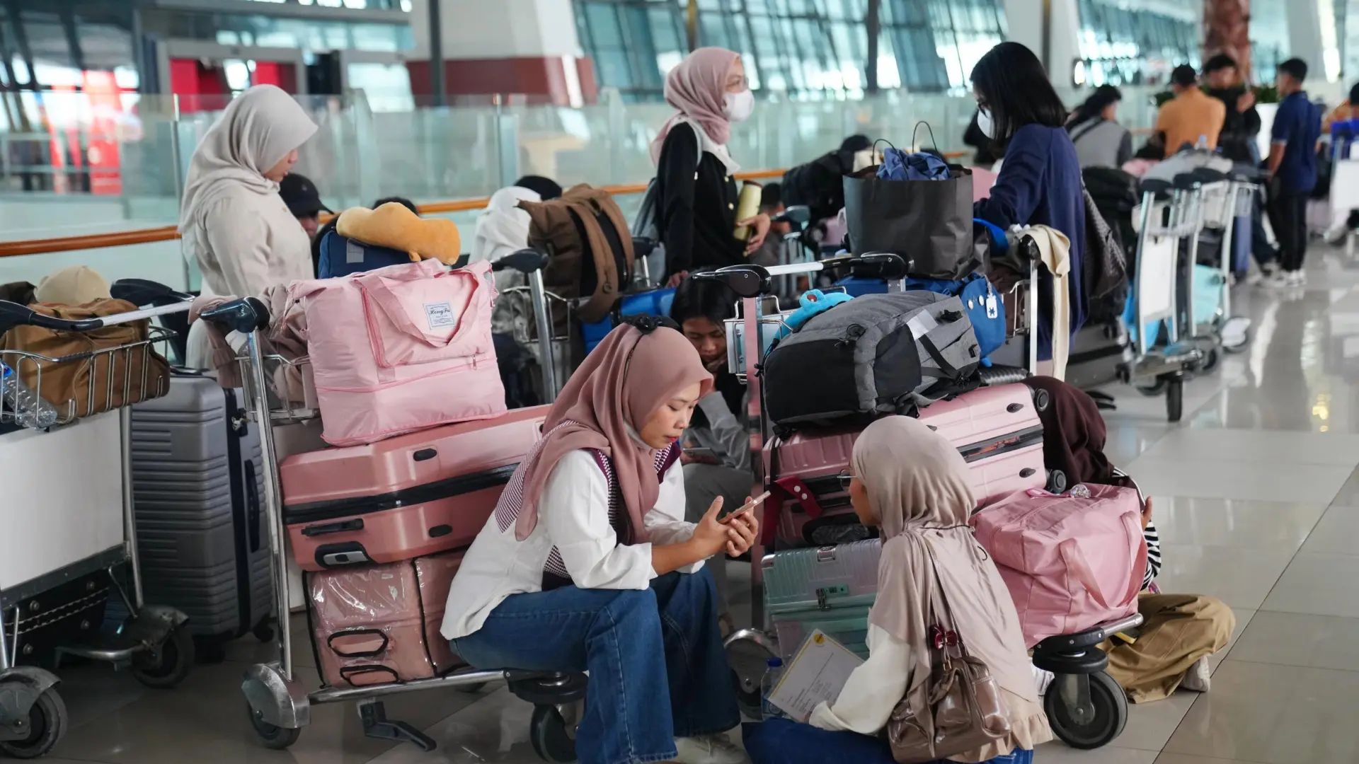 La «desesperación» de los españoles para salir de Indonesia tras la erupción del volcán: «Nadie sabía cuándo íbamos a poder viajar»