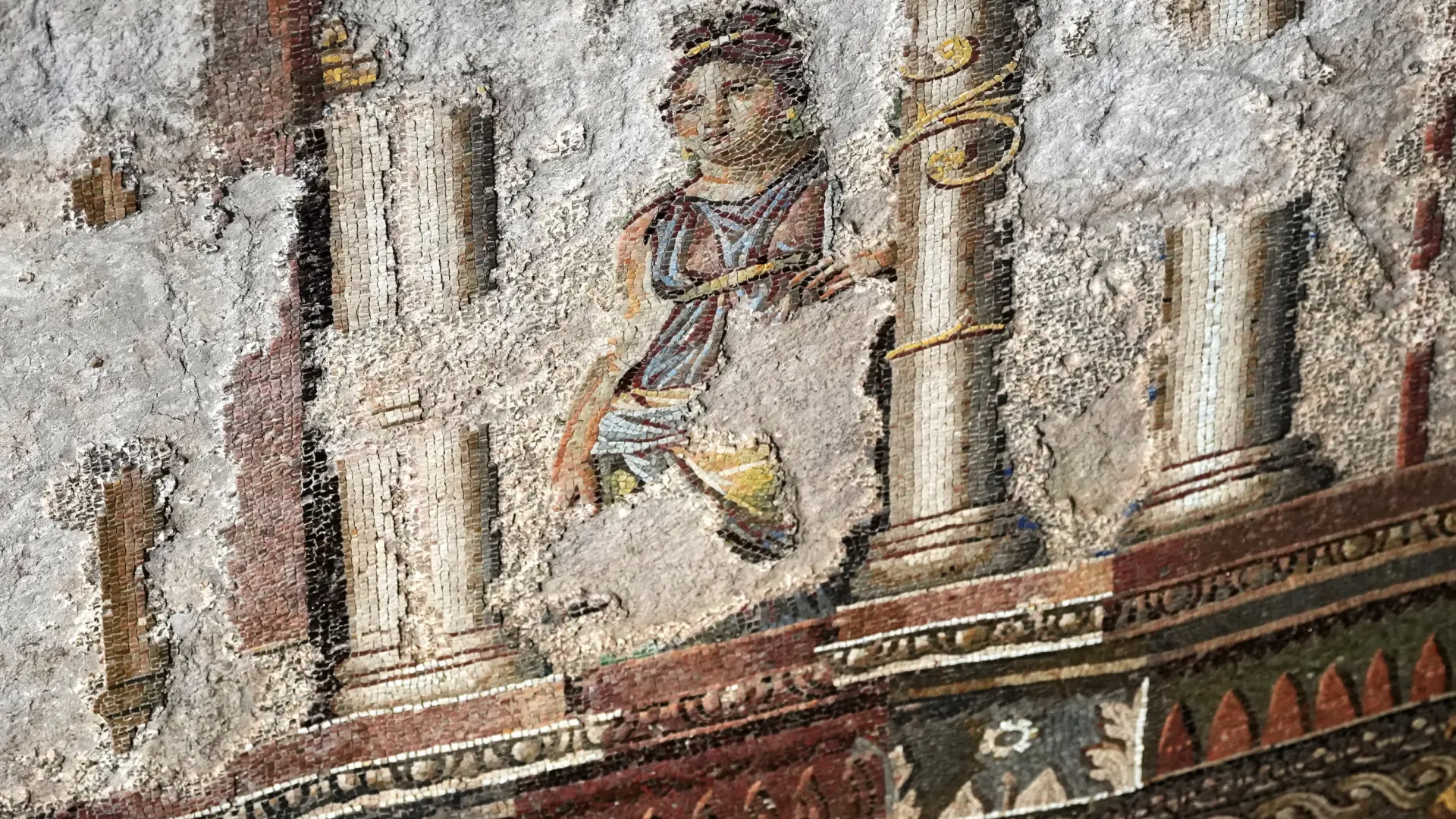 Roma presenta por primera vez al público un fresco de hace 2.000 años y el mayor mosaico del antiguo Imperio