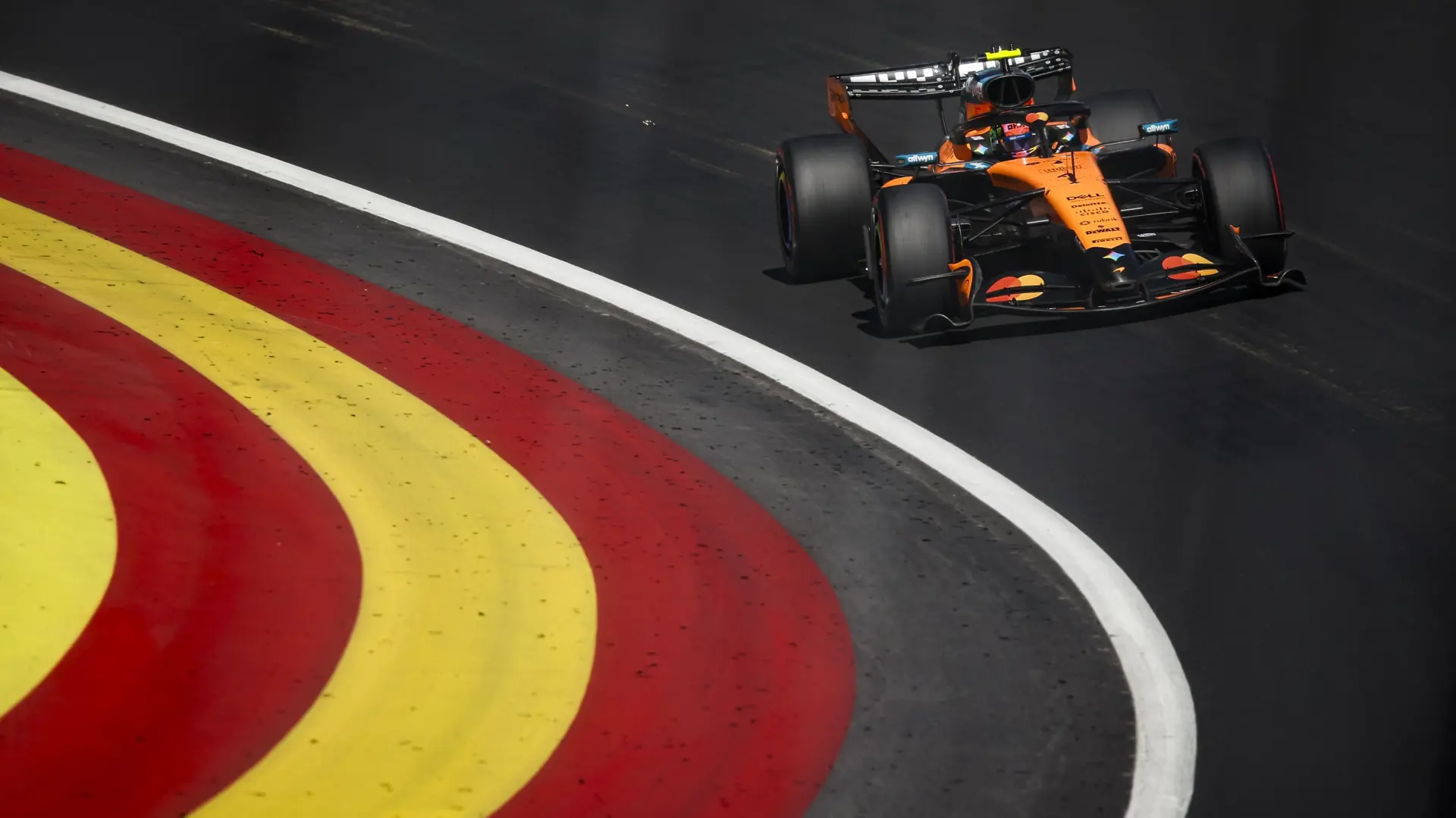 Norris da la sorpresa en el Madring y le 'roba' la pole a Antonelli: Alonso y Sainz, al final de la parrilla