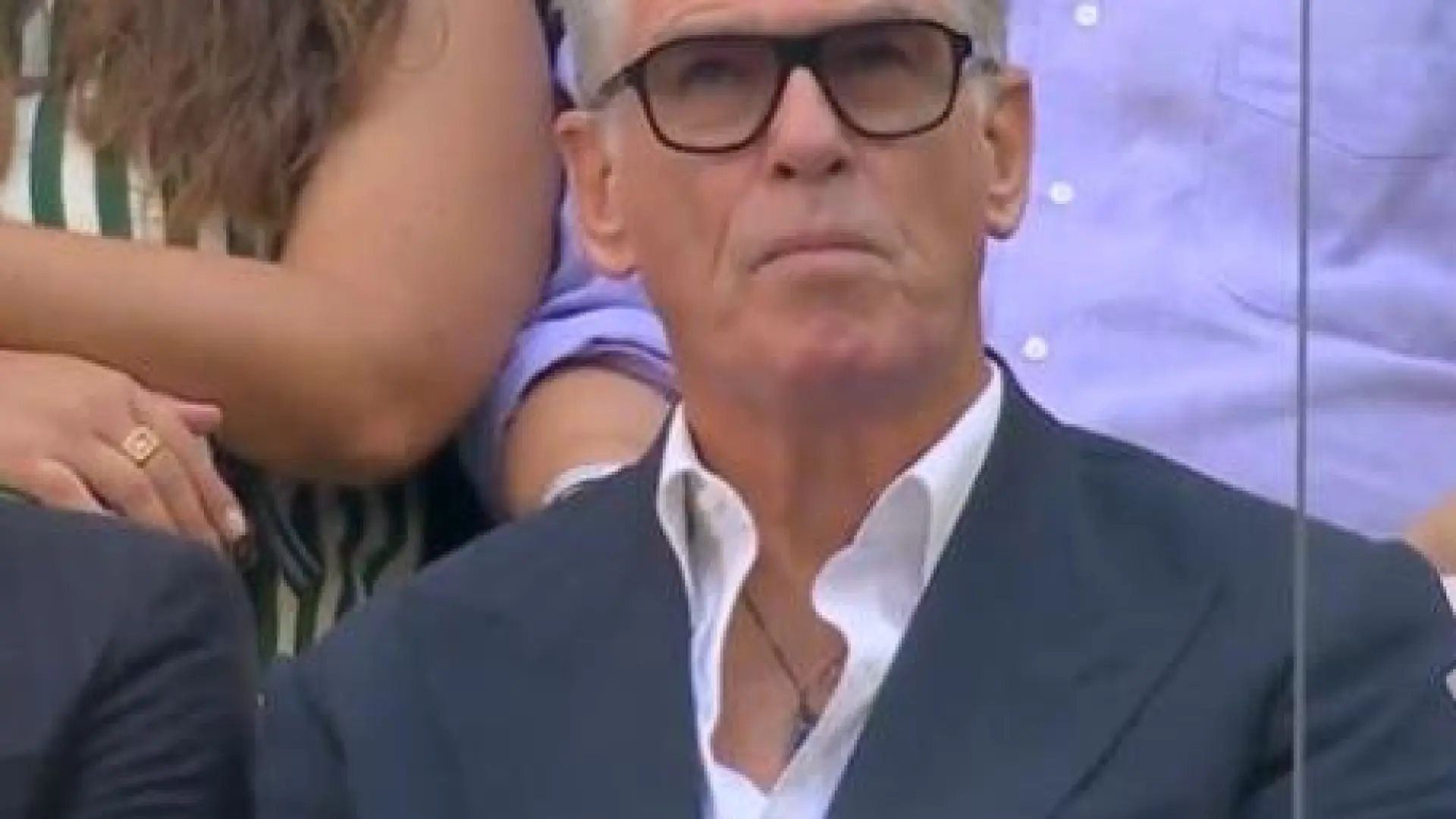 El realizador del US Open arrasa con un plano de Pierce Brosnan y el reloj de partido como homenaje a James Bond: «Cine absoluto»