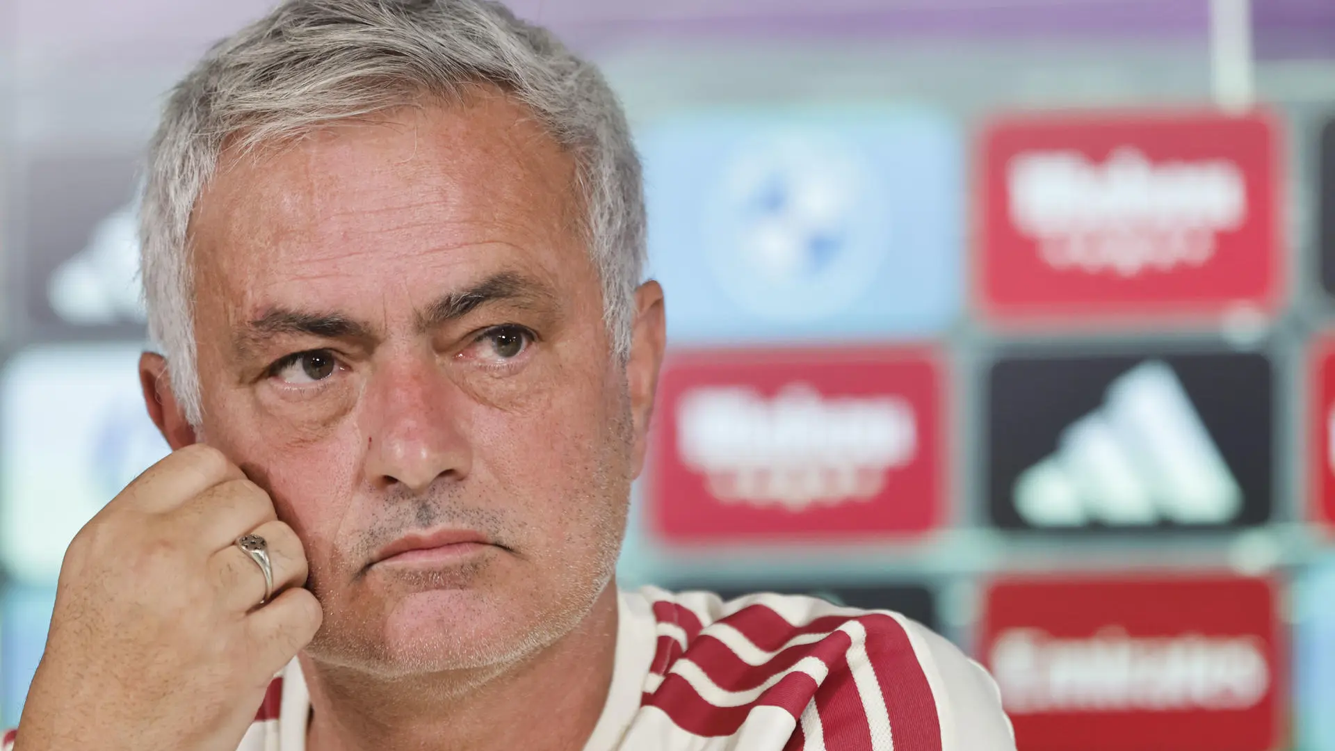 José Mourinho ironiza tras los partidos del Barça y el Atlético: «¿Ninguna pregunta sobre los penaltis? Extraño… ¿no?»