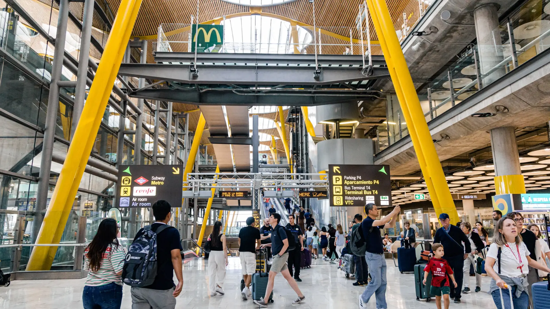 El Gobierno aprueba el nuevo plan inversor de Aena y limita la subida de las tasas a tres céntimos por pasajero