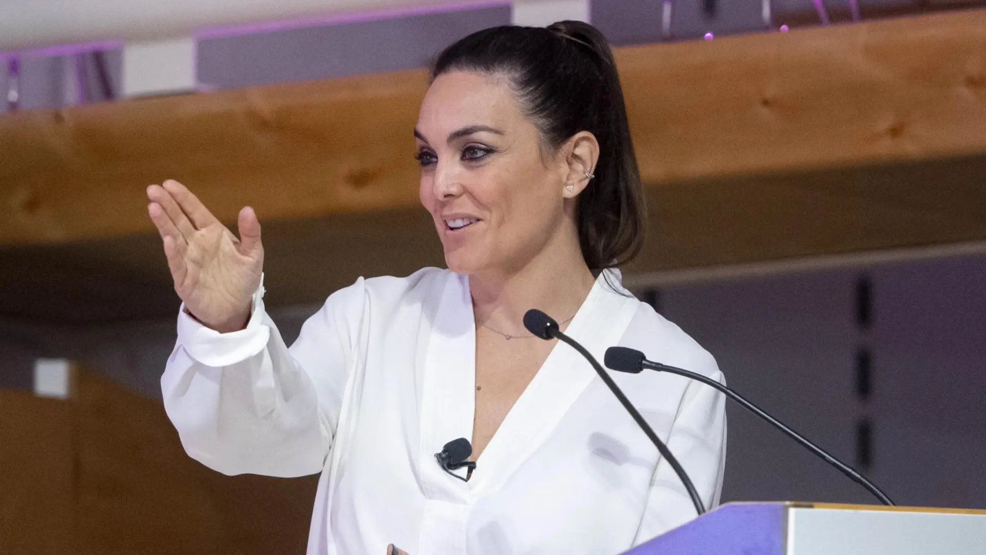La reacción de Mónica Carrillo a una felicitación por su 50 cumpleaños: «Parece que me he muerto»