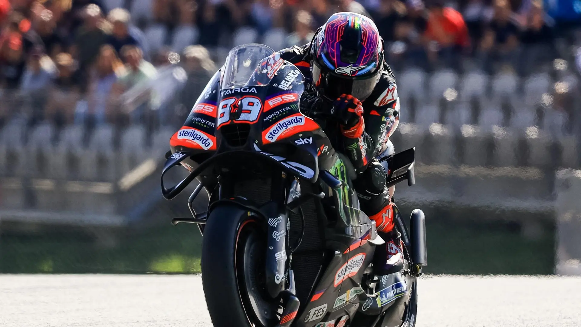 Jorge Martín remonta y gana la sprint de Austria tras la caída de Acosta y arrebata el liderato a Marc Márquez