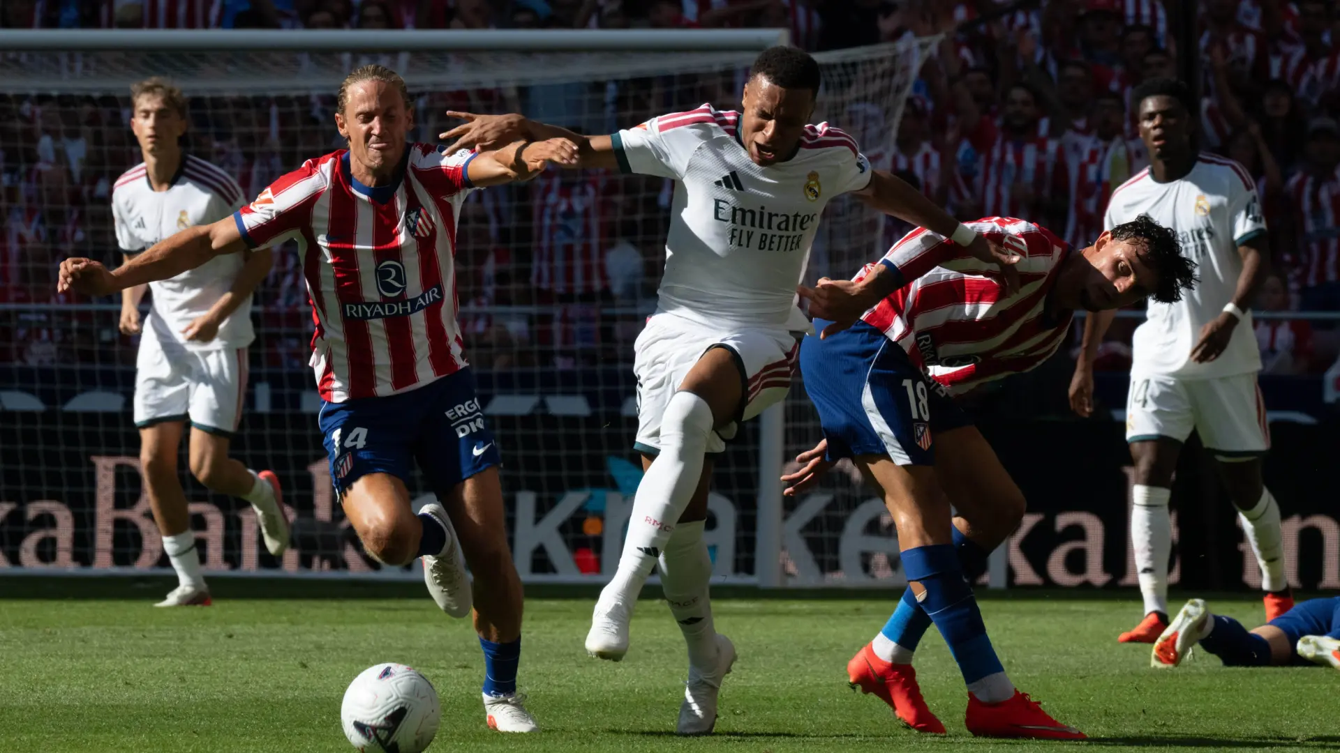 Dardo de Marc Pubill a Kylian Mbappé por la polémica con las camisetas de apoyo a Ceuta