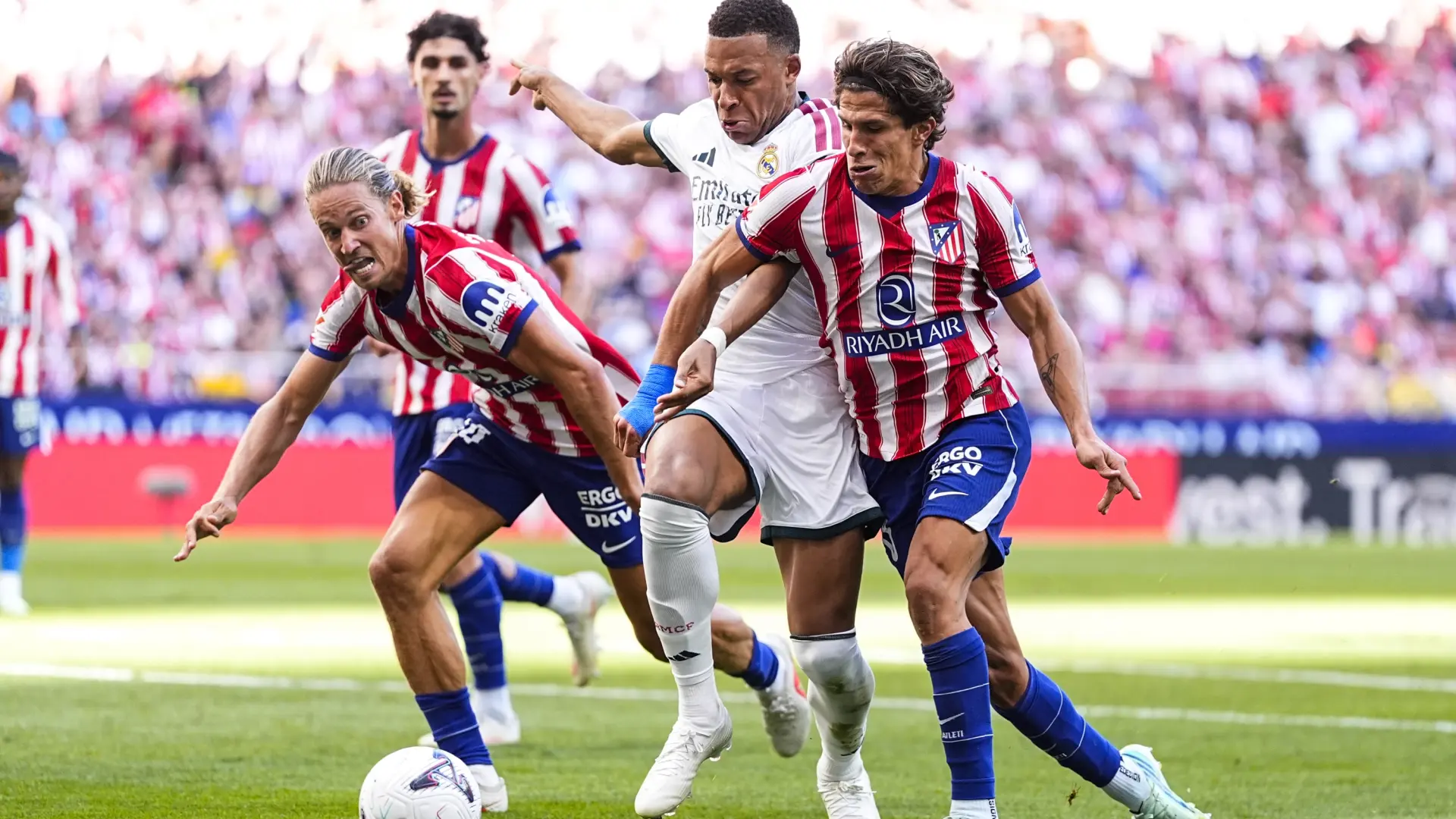 Dura resaca arbitral tras el derbi: indignación en el Real Madrid y contundente respuesta del Atlético contra Mourinho