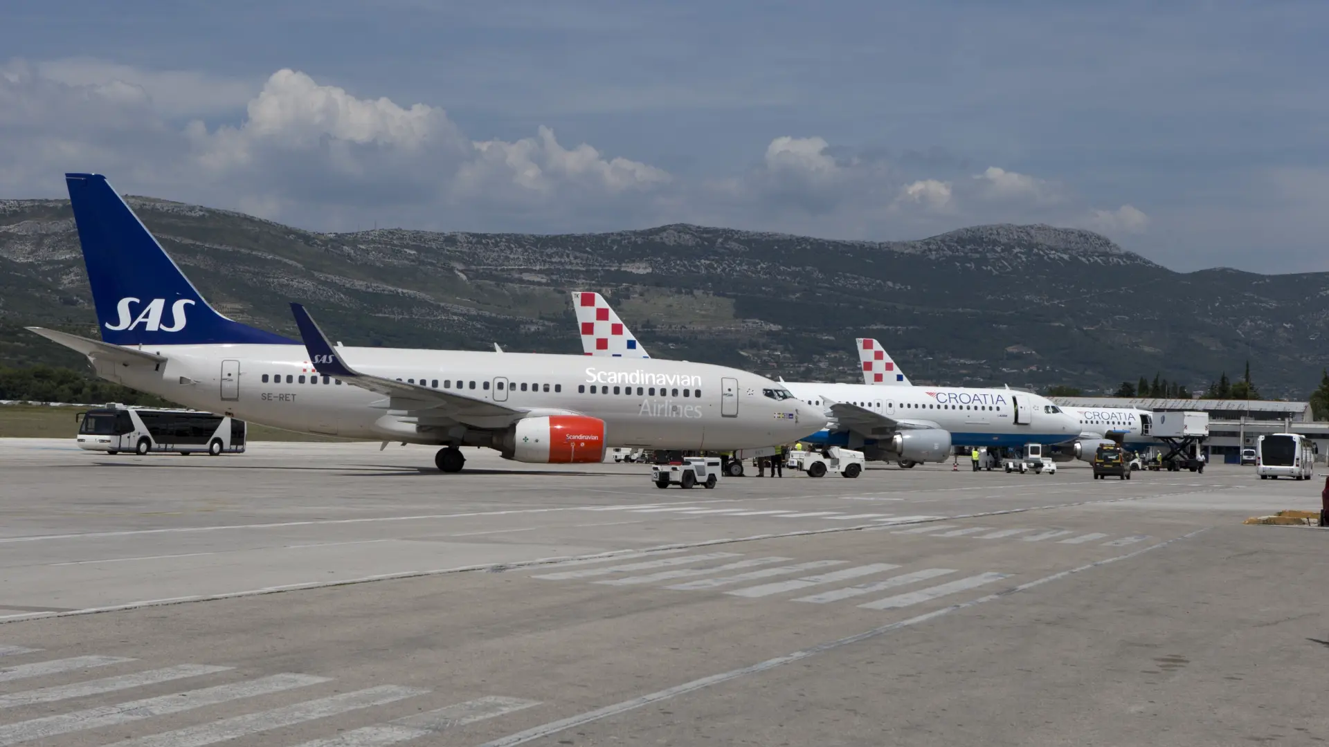 Dos afganos intentan volar de Croacia a Alemania con documentos de rey y duque medievales