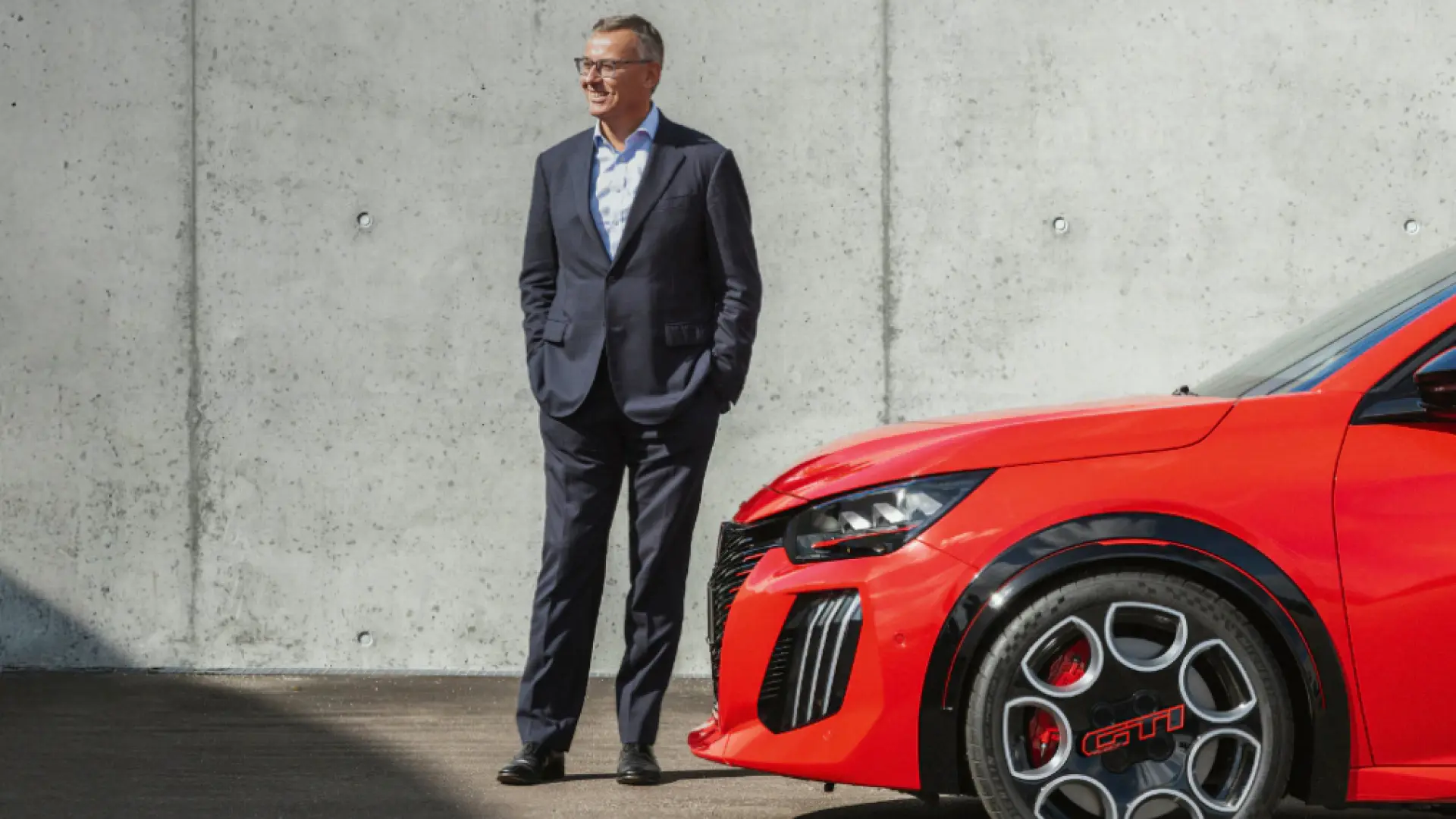 Alain Favey, CEO de Peugeot, asegura que no pueden competir en precio con las marcas chinas: «Queremos diferenciarnos con innovación»