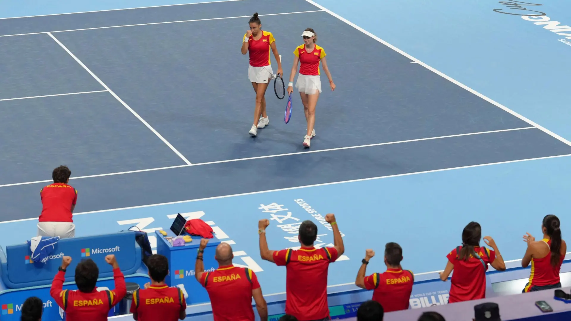 Adiós al maleficio 18 años después: España, clasificada para las semifinales de la Billie Jean King Cup tras derrotar a Kazajistán