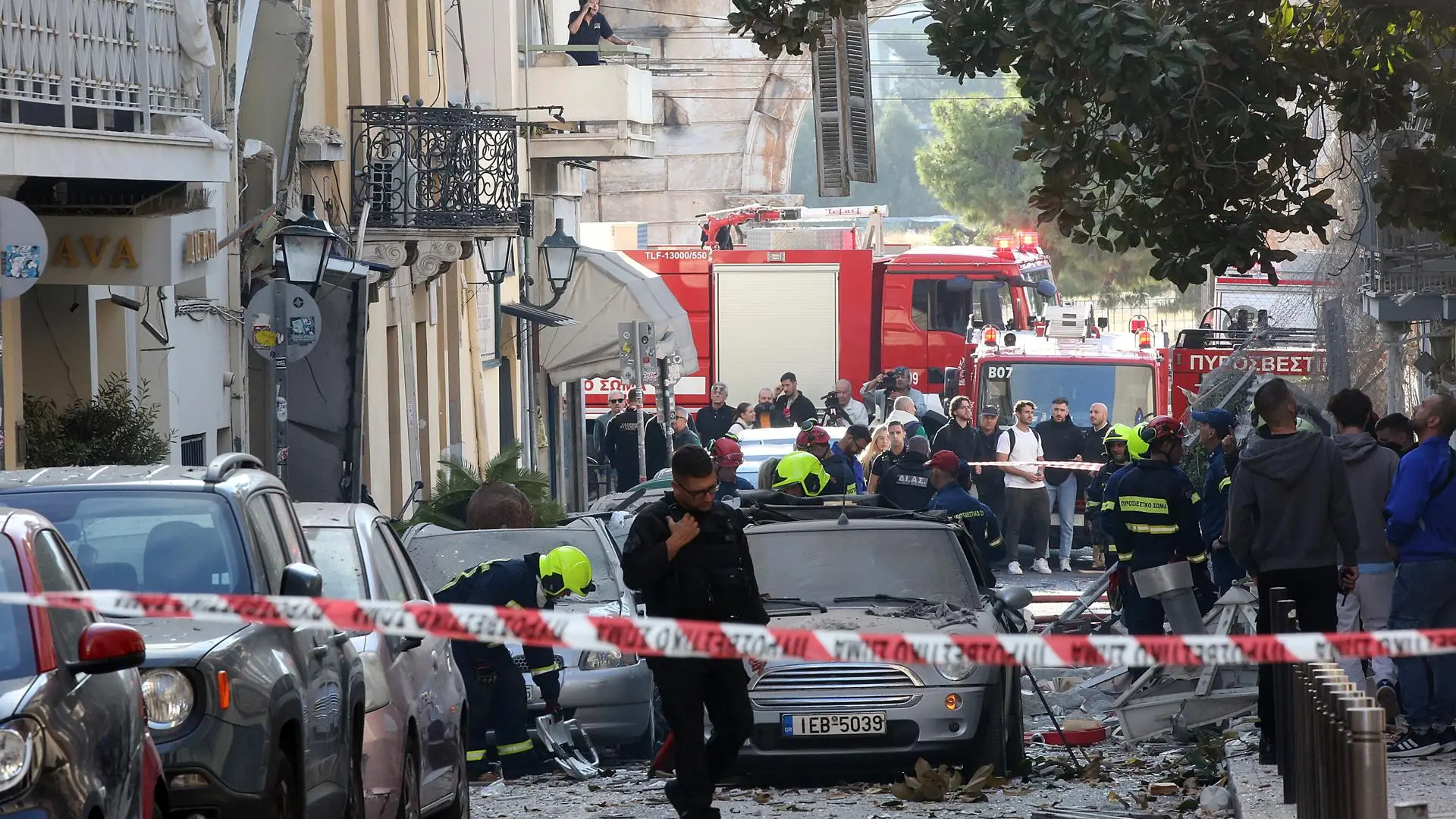 Tres heridos al derrumbarse un edificio por una explosión cerca de la Acrópolis de Atenas