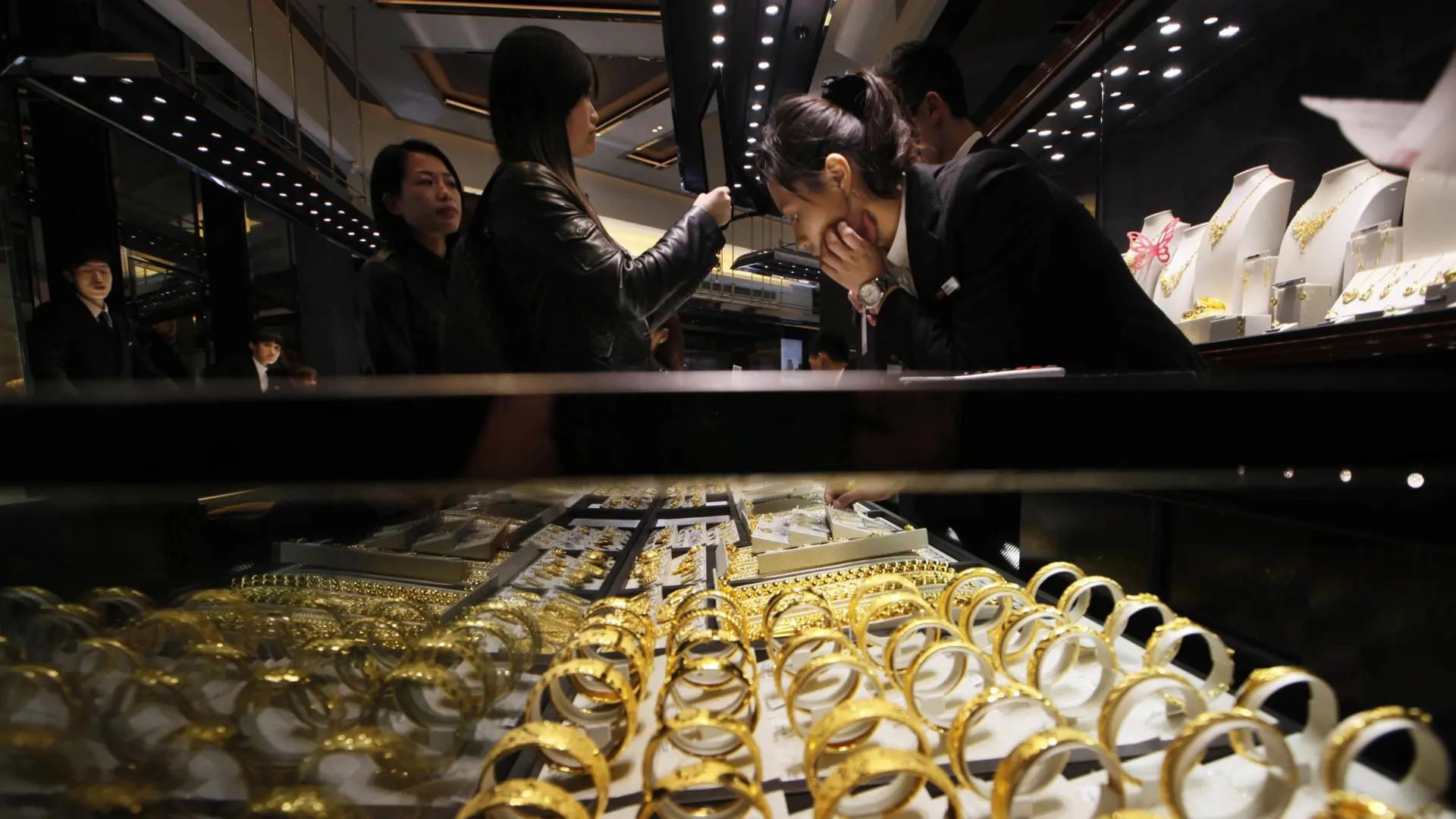 China tiene demasiado ahorro y el oro se está convirtiendo en uno de sus grandes destinos