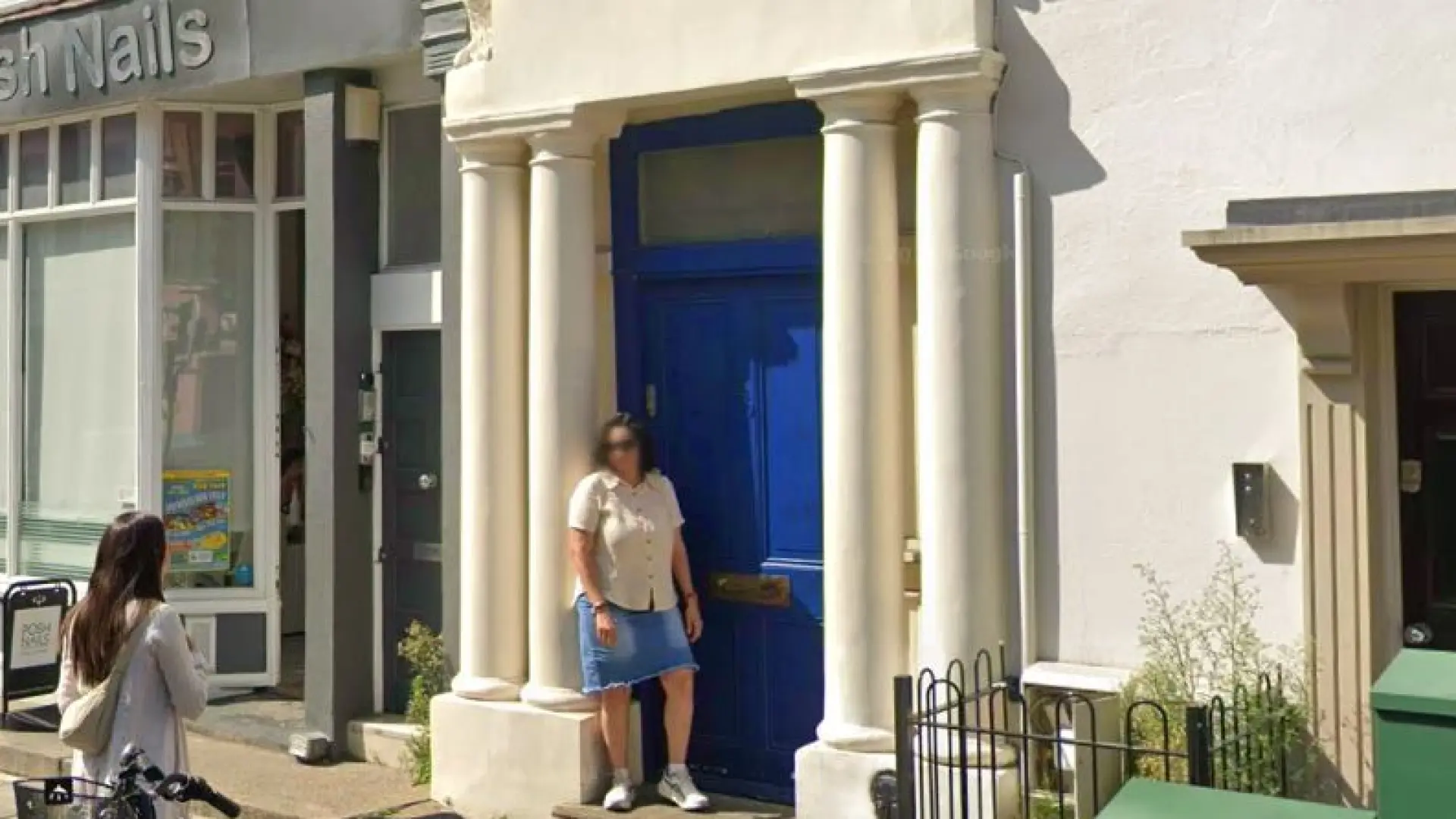 Sale a la venta la mítica casa de la puerta azul de 'Notting Hill' por 9,25 millones de euros