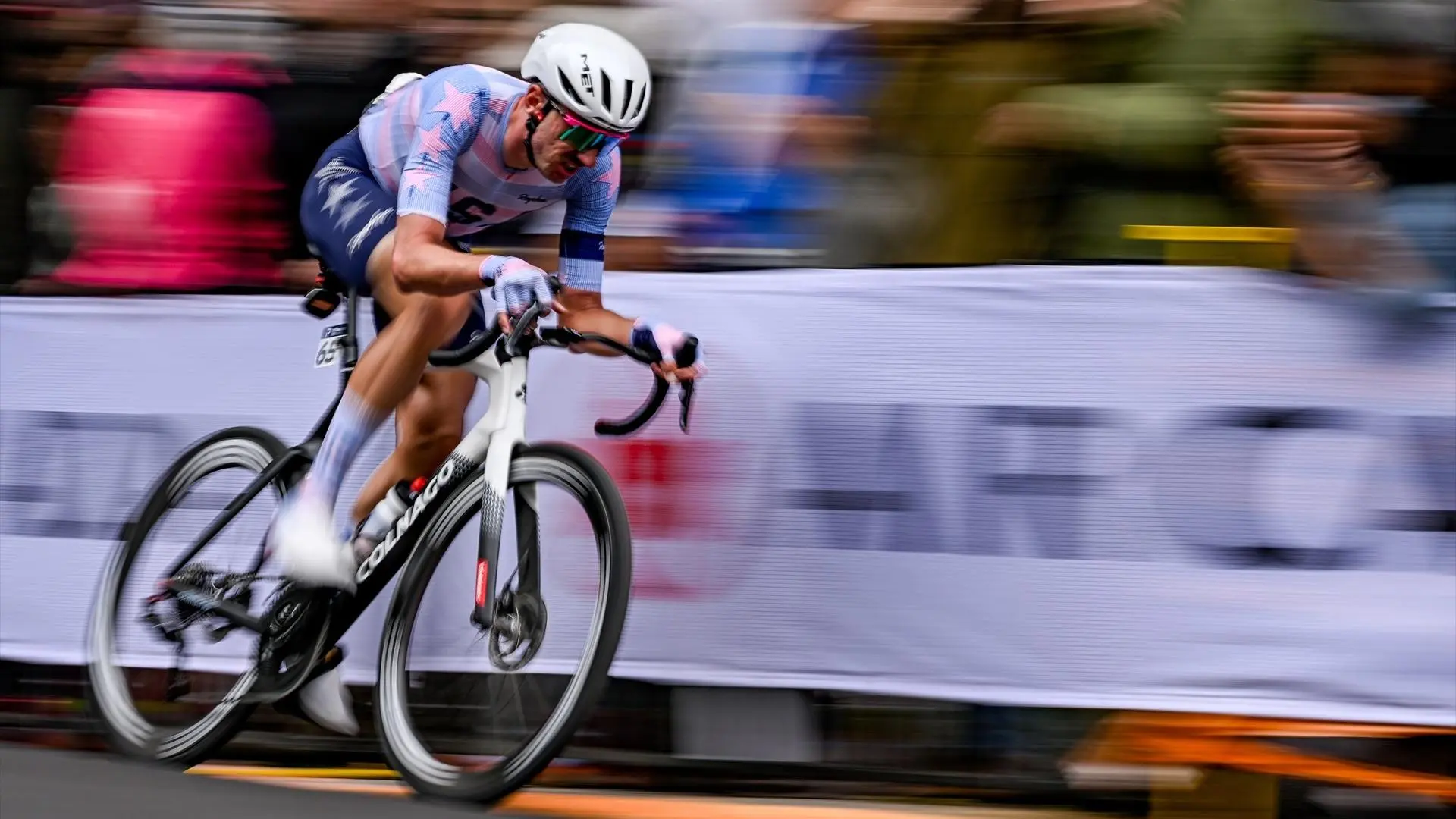 McNulty gana el Mundial de Ciclismo en ruta en ausencia de Tadej Pogacar