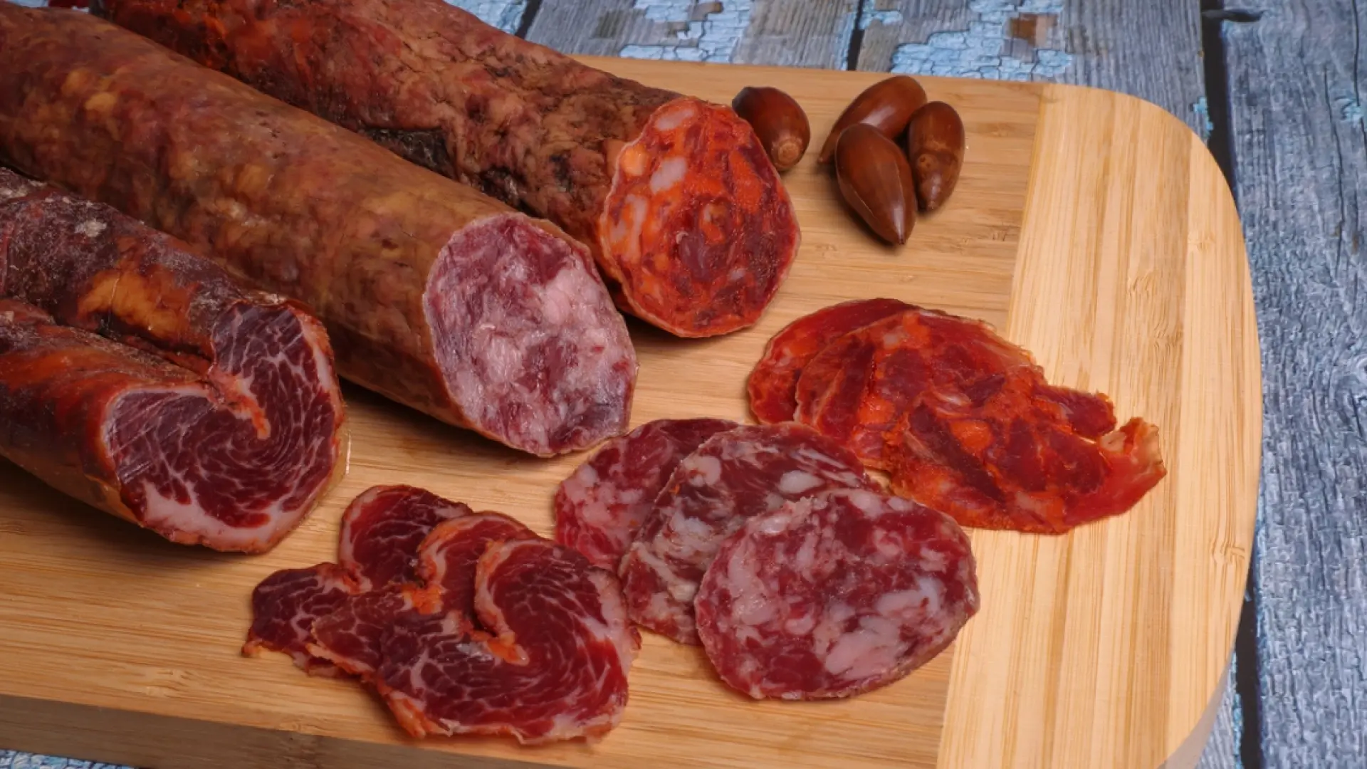 Multado por entrar en EEUU con casi nueve kilos de embutidos sin declarar