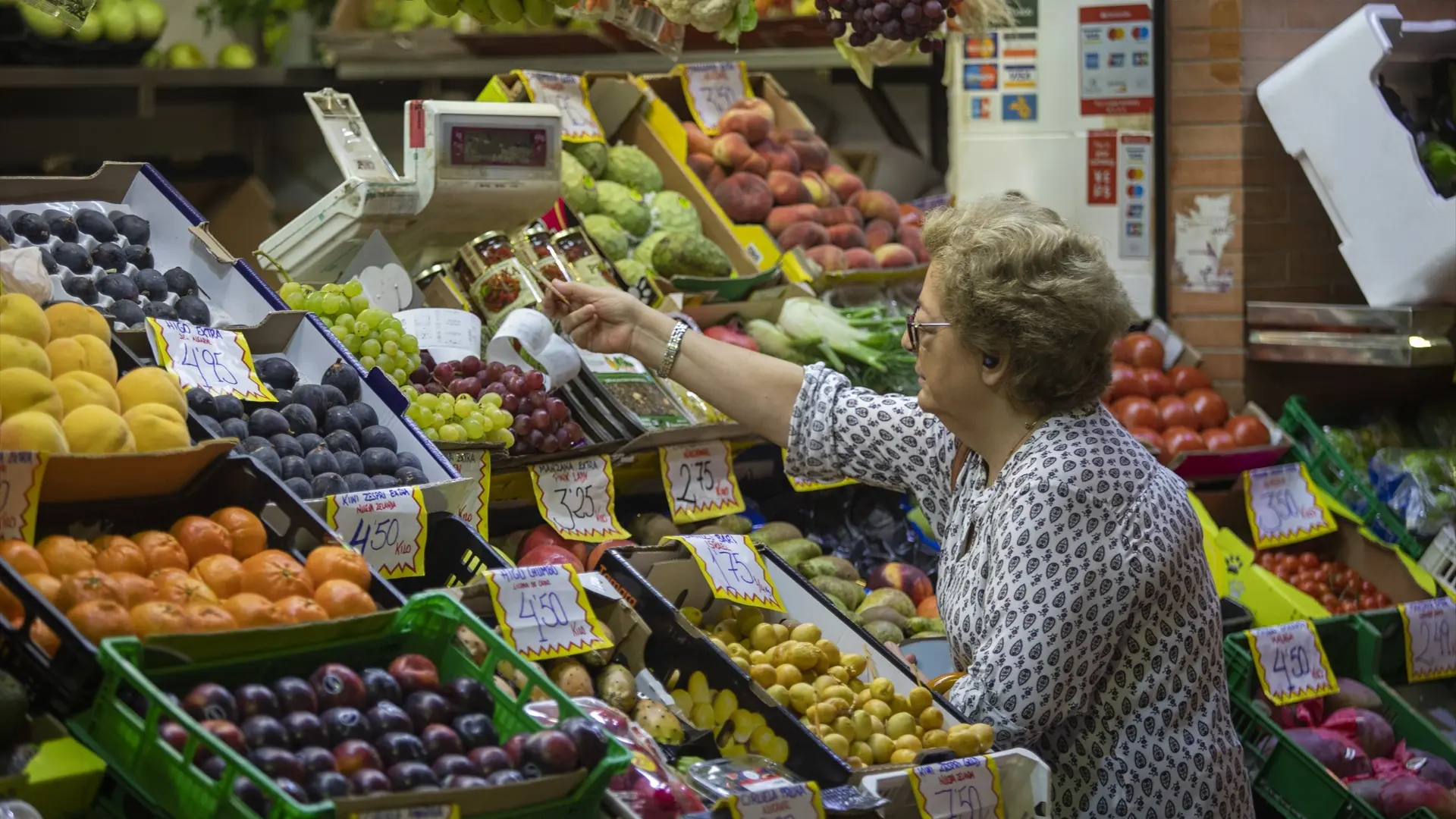 El salario medio acelera y sube un 4,2% en el segundo semestre, pero la inflación empieza a comerle terreno