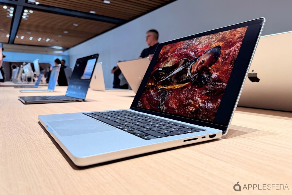 Apple no se olvida de sus primeros MacBook táctiles. Gurman filtra cuándo se lanzan