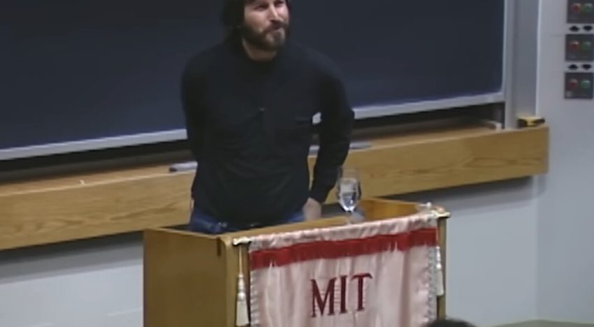 Steve Jobs fue invitado para inspirar a estudiantes. Acabó criticando la profesión que muchos querían ejercer