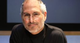 «Cambió mi vida para siempre». Ya son 15 años sin Steve Jobs: Tim Cook y John Ternus le rinden homenaje