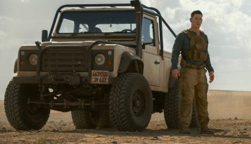 Hoy en Apple TV, John Cena y Jessica Biel protagonizan una persecución mundial a toda velocidad