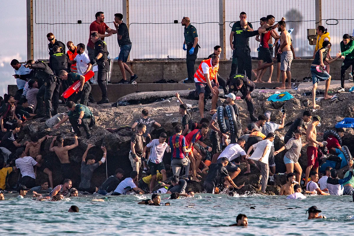 El CNI acusa a Marruecos de ser «absolutamente conocedor de la entrada irregular» en Ceuta