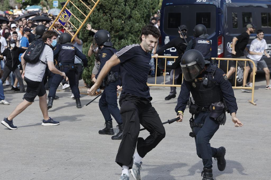 Altercados en Valencia al término de la protesta.