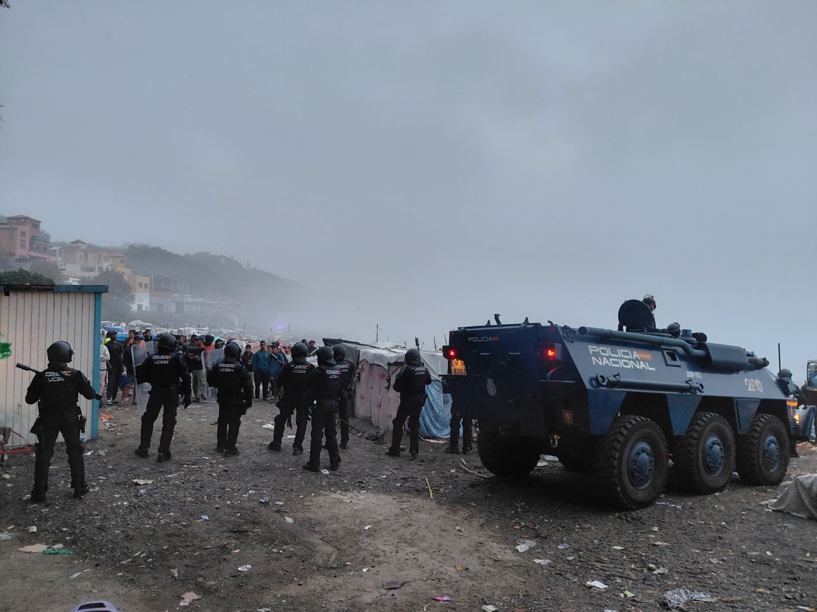 Imagen del desalojo de la playa del Trampolín.
