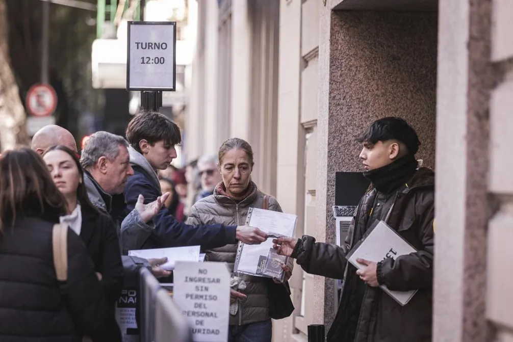 'Ley de nietos': El Supremo revisa el recurso del Gobierno contra la suspensión del derecho a voto que deja a cientos de miles fuera de las urnas el 29-N