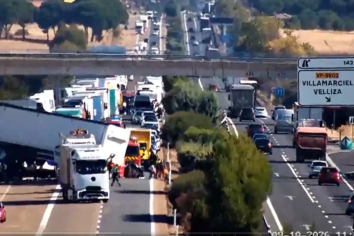 Un muerto y ocho heridos en un accidente de tres camiones y dos turismos en la A-62 a la altura de Tordesillas