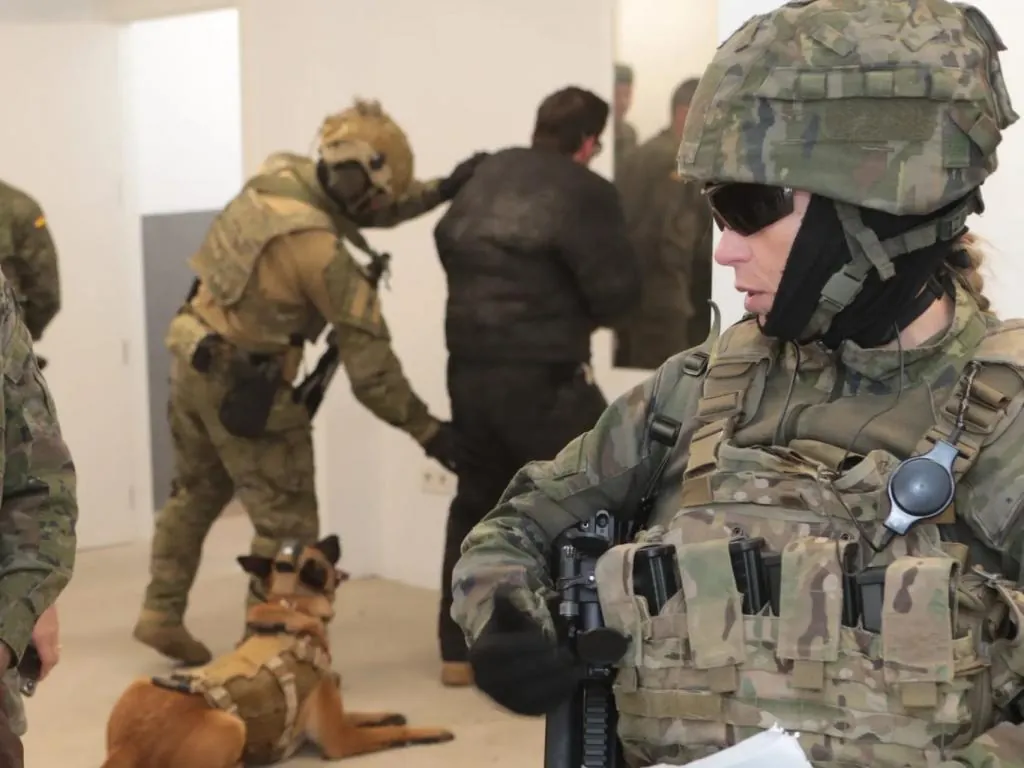 Esmeralda Ruiz Alonso se convierte en la primera mujer del Ejército de Tierra en ascender a suboficial mayor