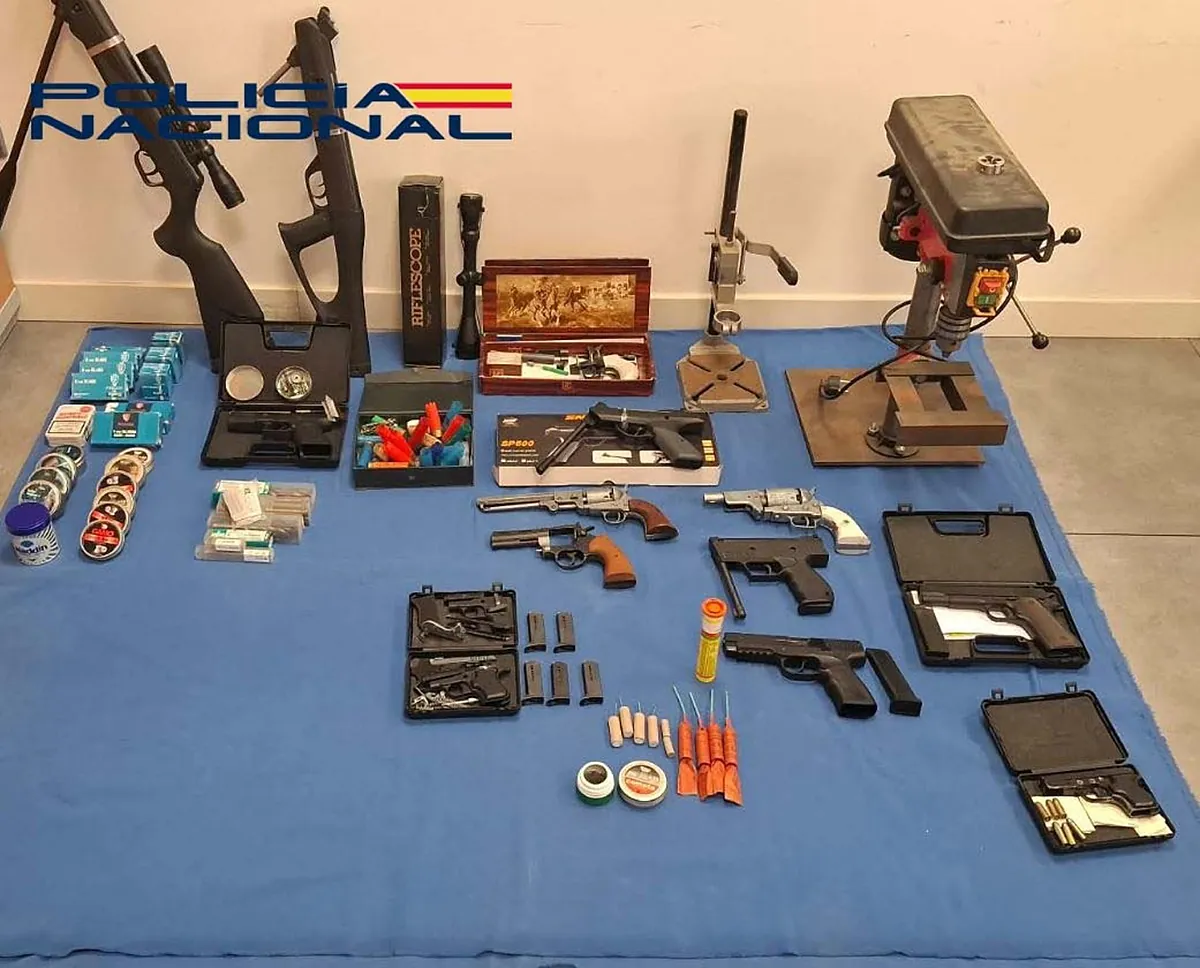 Detenido en Mérida con 16 armas y explosivos tras la denuncia «por miedo» de sus padres