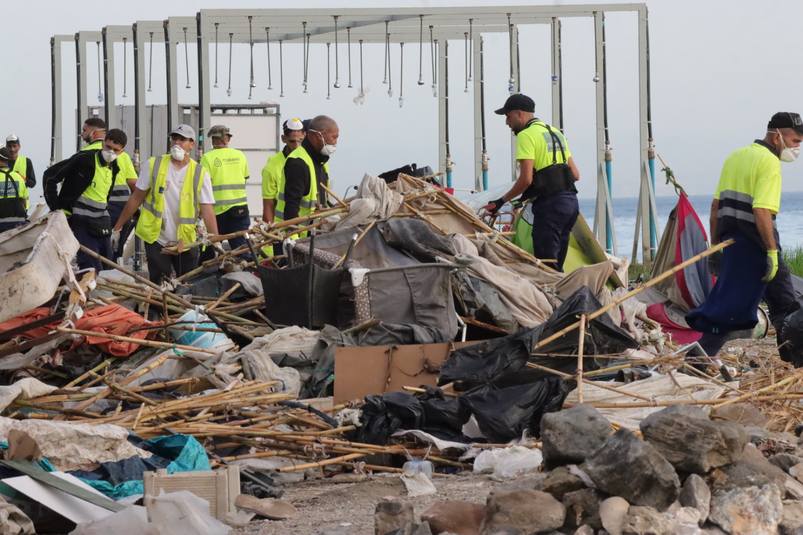Limpieza del asentamiento desmantelado de El Guano, el sábado en Ceuta.