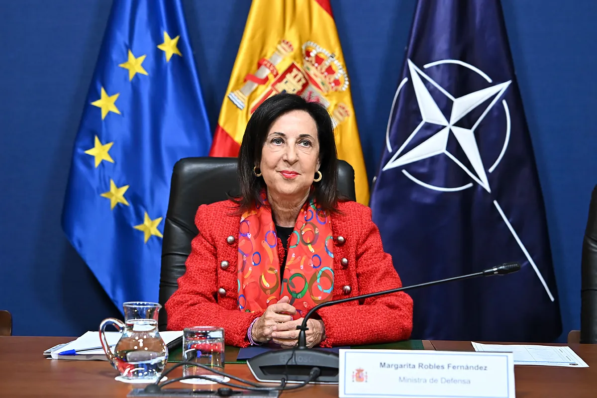 Robles reivindica la labor de los militares en Ceuta frente a las críticas «injustas»