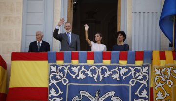 Melilla baña de cariño a los Reyes 19 años después y señala a Marruecos: «Escucha Mohamed: ¡que viva España, eh!»