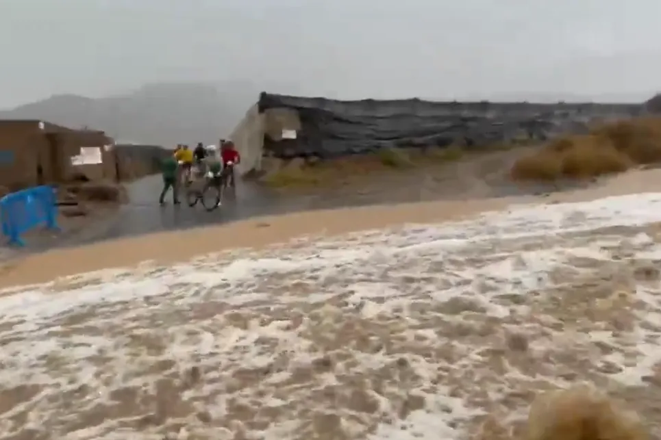 La dana Adam deja decenas de incidentes en Almería, parte de la Comunidad Valenciana y Cataluña, en alerta roja por fuertes lluvias y tormentas