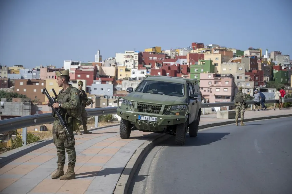 Detienen a un migrante por amenazar con un arma blanca a un militar en Ceuta