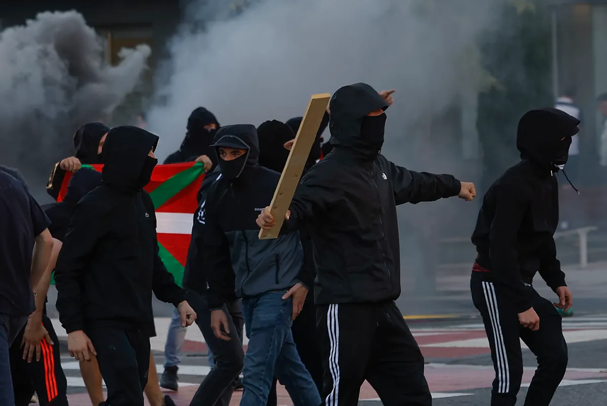 La política vasca pide no dar «ni un paso atrás» ante la violencia 'abertzale': «Están jugando con fuego blanqueando y legitimando el mundo de ETA»